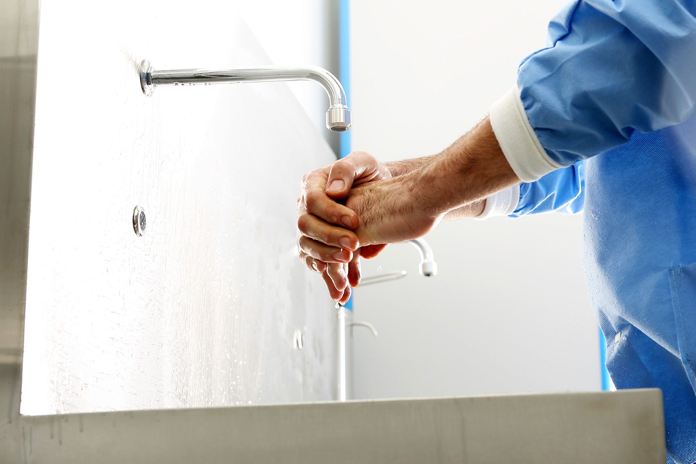 medical staff washing hands