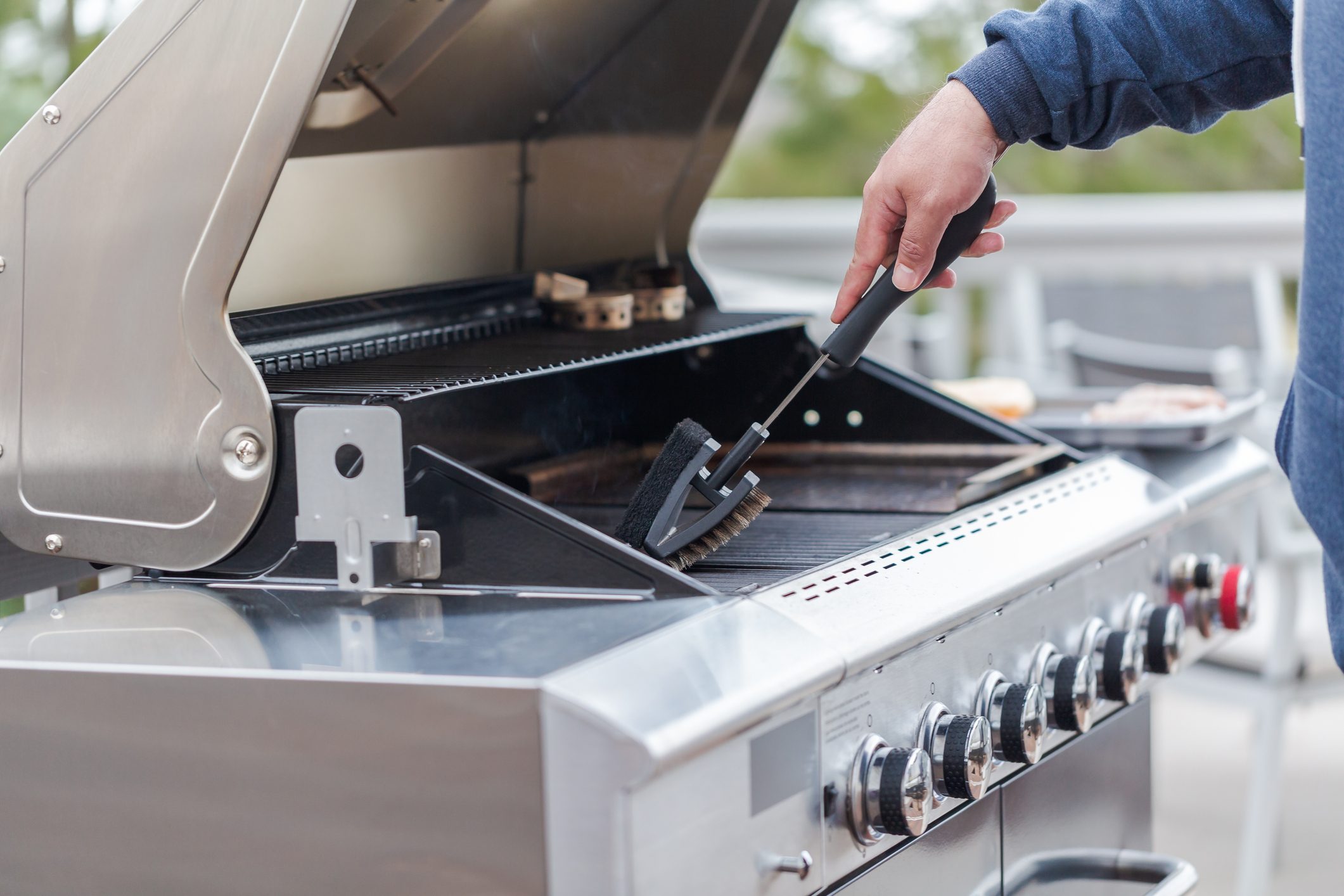 cleaning the outdoor grill