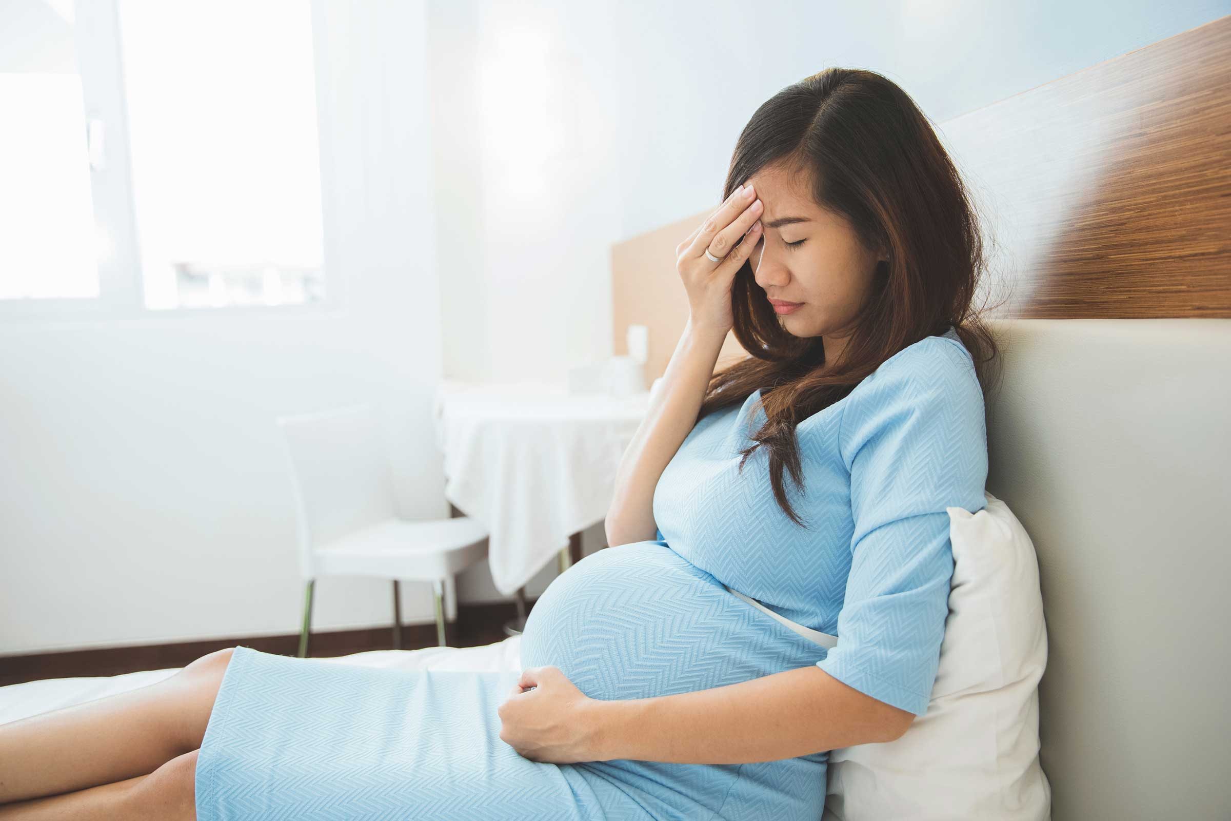 pregnant woman with headache