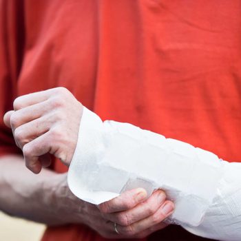 05_wrist_pain_ways_treat_carpal_tunnel_syndrome_ice_it_up_Jan