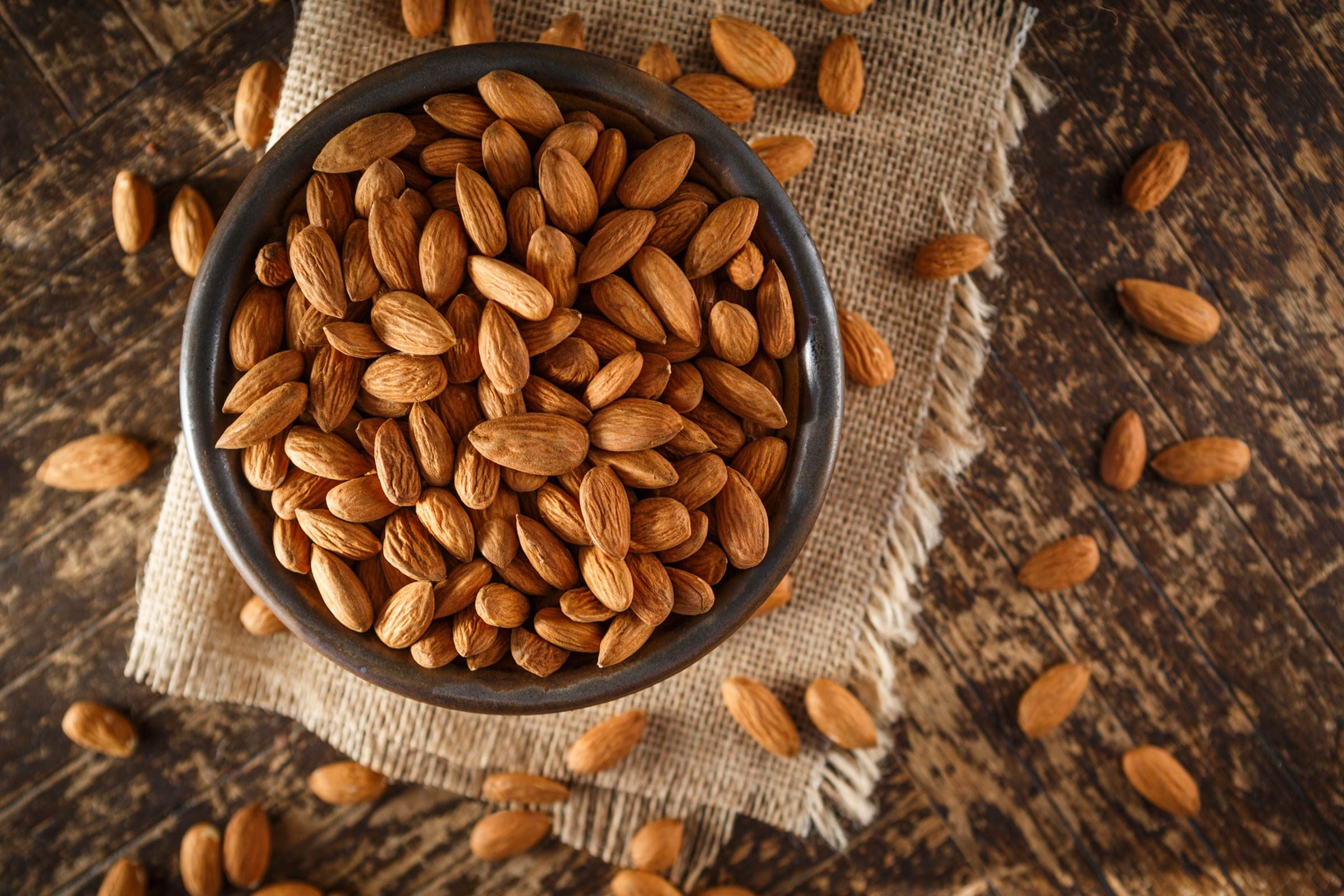 06_Almonds_Immune_boosting_foods