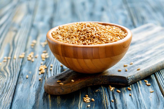 uncooked brown rice in bowl