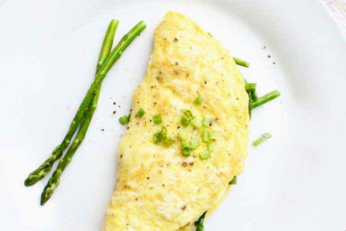 Easy-Asparagus-&-Goat-Cheese-Omelet