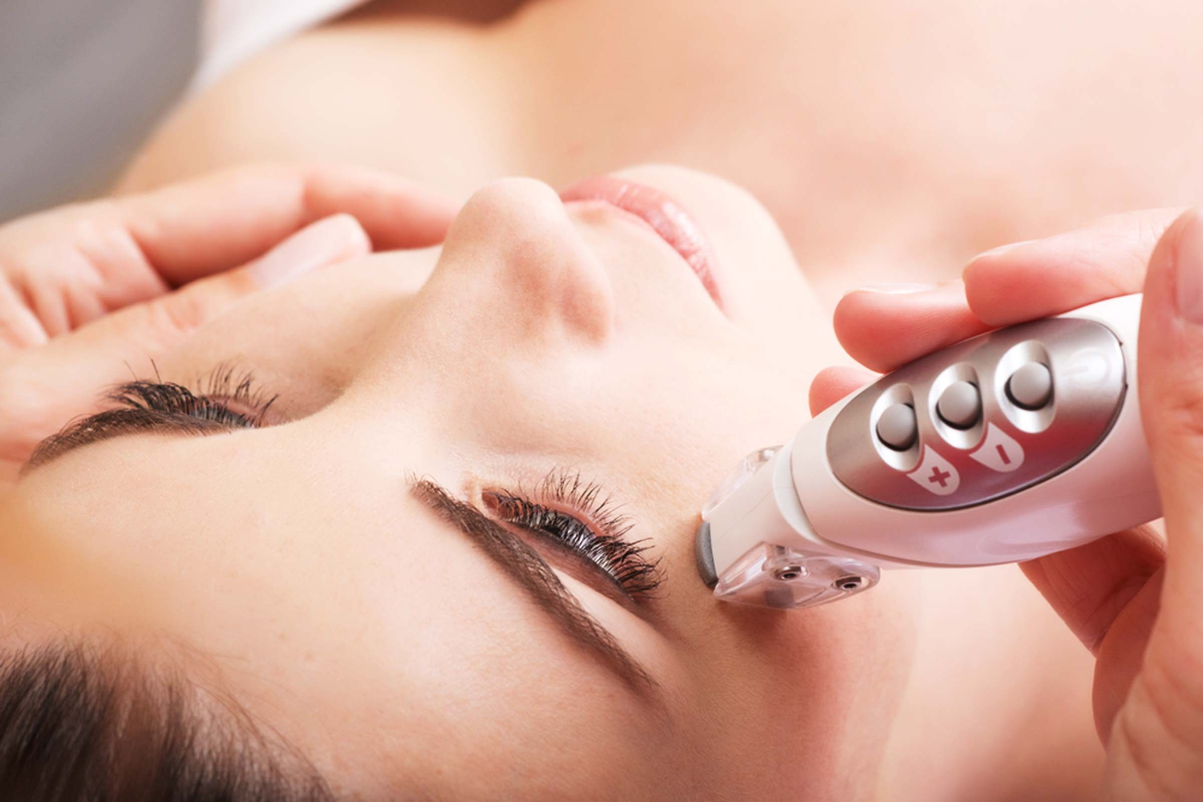 woman getting an Isolaz treatment