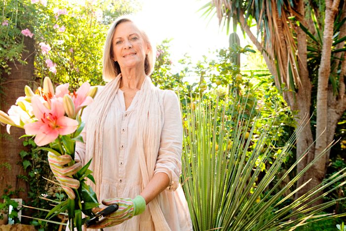 09-smell-Signs Your Brain is Aging Faster Than You Are_