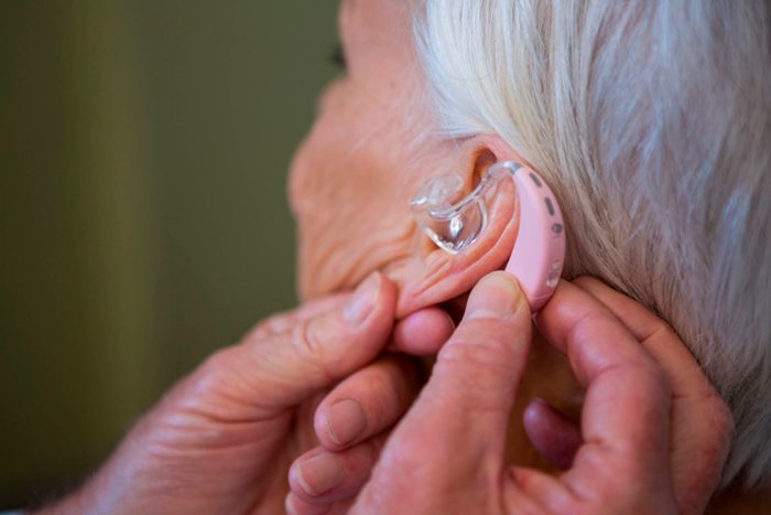 10-hearing-Signs Your Brain is Aging Faster Than You Are_630333221-wavebreakmedia