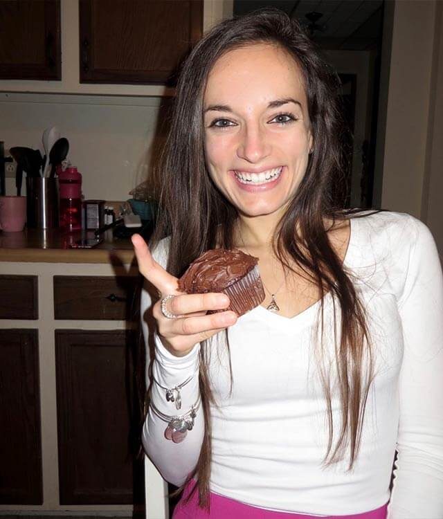 02-I-Was-So-Bloated-I-Looked-5-Months-Pregnant-Courtesy-Amber-Vesey