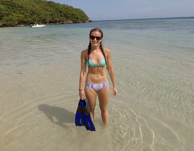 04-I-Was-So-Bloated-I-Looked-5-Months-Pregnant-Courtesy-Amber-Vesey