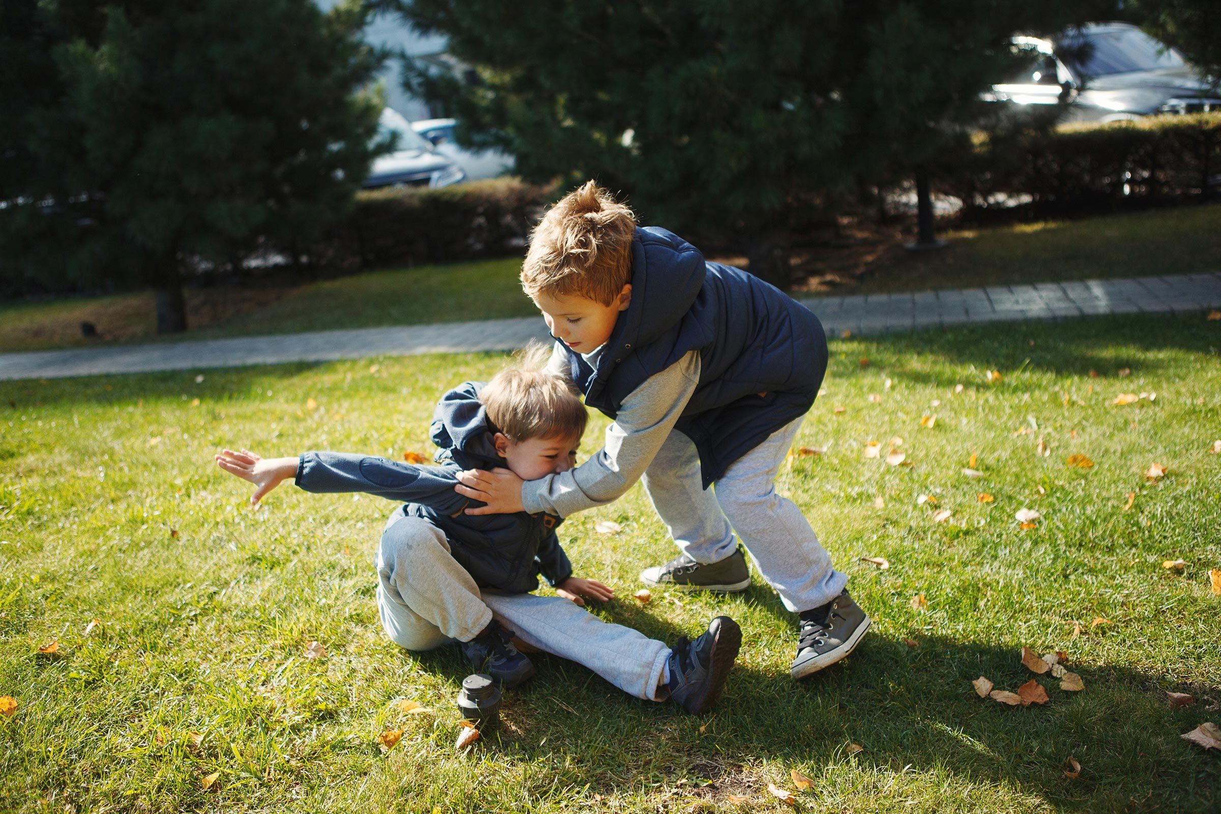 children brothers kids fighting push