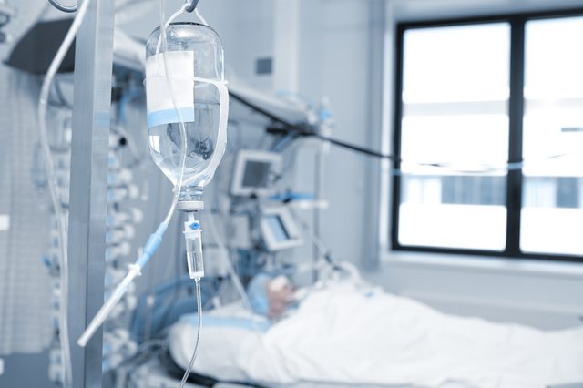 Treatment of a patient in critical condition in the ICU ward