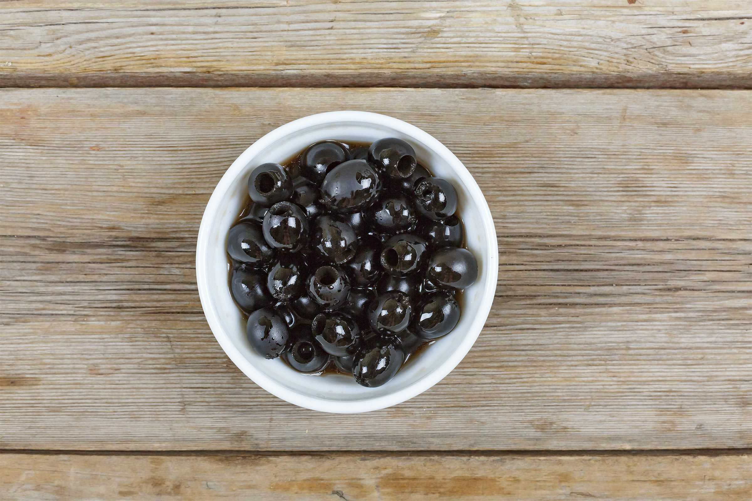 Black olives in bowl