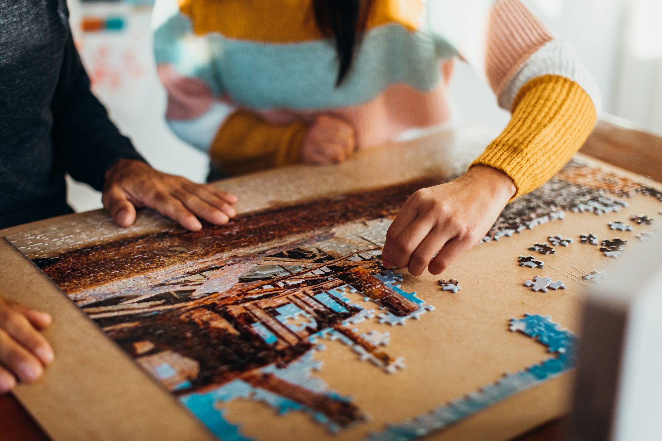 Putting a jigsaw puzzle together