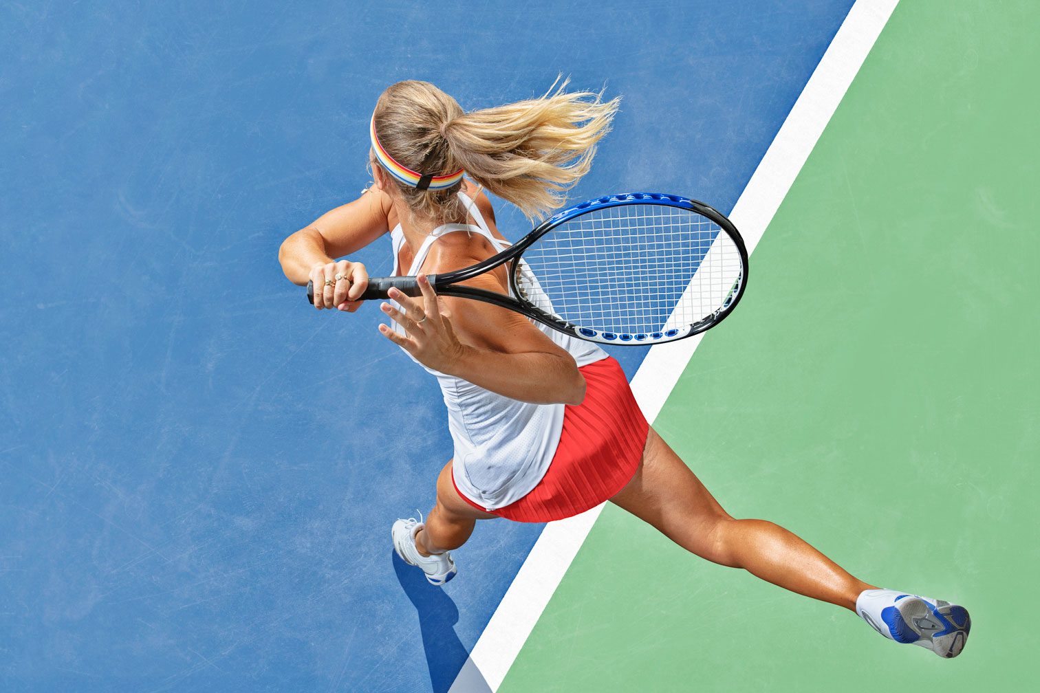 woman playing tennis