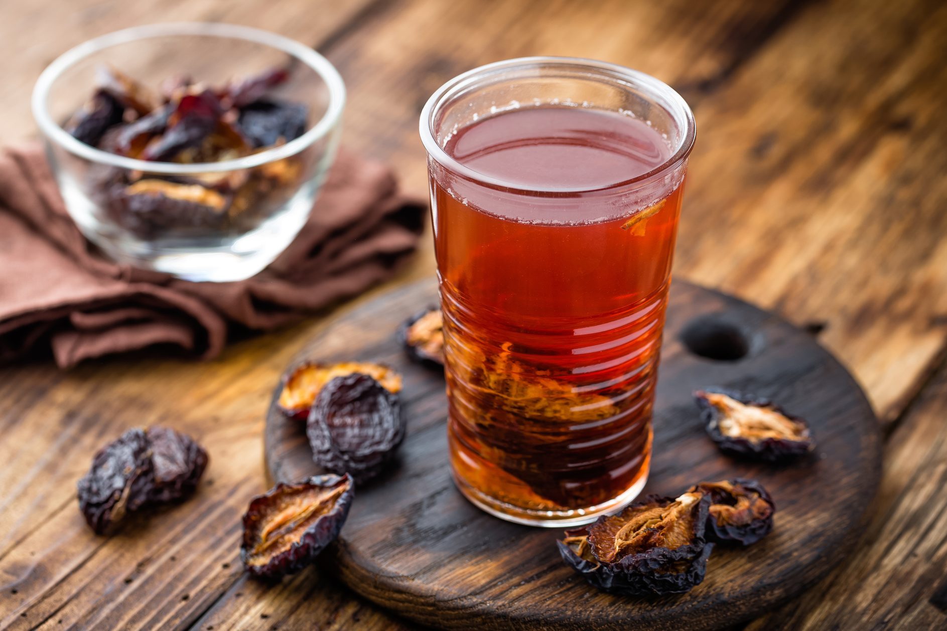 Prune drink, dried plums extract, fruits beverage